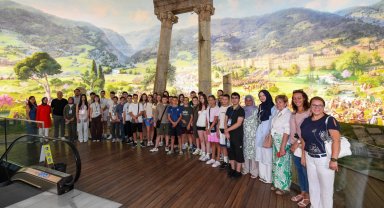Kardeş şehirlerin gençleri Bursa Osmangazi'de buluştu