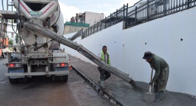 Kocaeli İzmit Belediyesi'nden Tüysüzler'e beton kaldırım