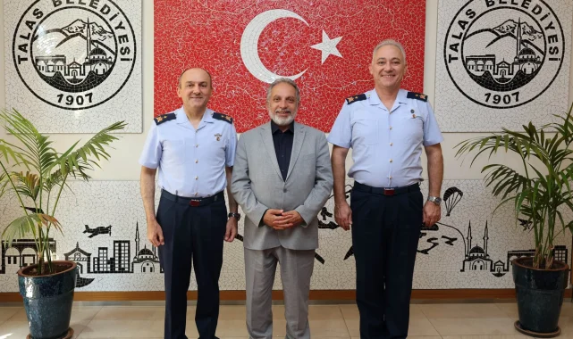 Komutanlardan Mustafa Yalçın'a veda ziyareti
