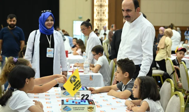 Konya'da Başkan Altay öğrencilerin heyecanına ortak oldu