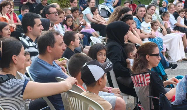 Maltepe'de çocuk tiyatroları yazı renklendirdi