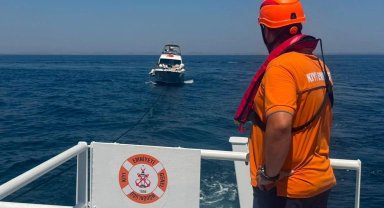 Marmara Adası açıklarında arızalanan tekne kurtarıldı