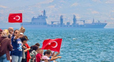 Mavi Vatan gururu Körfez'i sardı... İzmit Körfezi'nde tarihi geçiş