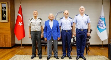 Memduh Büyükkılıç'a komutanlardan veda ziyareti