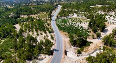 Mersin Gülnar'da yol ağı güçleniyor