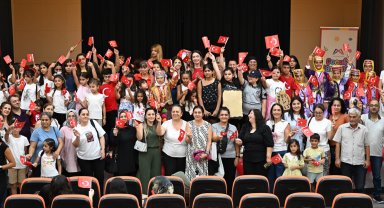 Mersin'de çocuklar Büyük Zafer'i sanatla kutladı