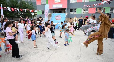 Mersin'de çocuklar 'Köy Bizim Şenlik Bizim'le eğlenceye doyuyor