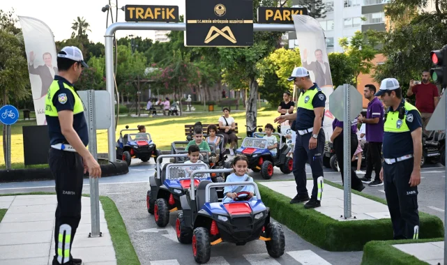 Mersin'de çocuklar trafik kurallarını öğreniyor