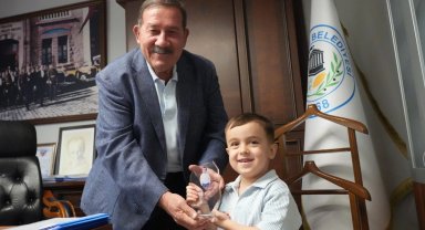 Milaslı minik Göktuğ'dan Başkan Topuz'a teşekkür ziyareti