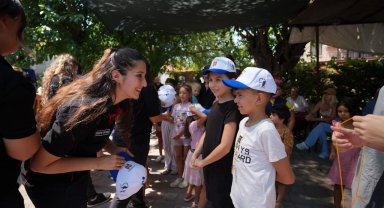 Muğla Büyükşehir yangından etkilenen çocukların yanında