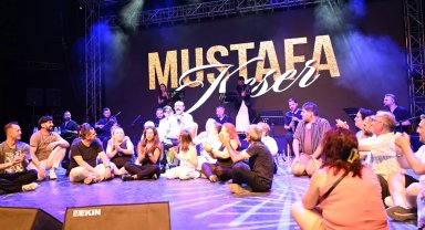 Mustafa Keser'den müzik ve kahkaha dolu gece