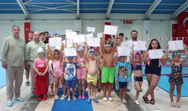 Osmangazi'de geleceğin yüzücüleri sertifikalarını aldı
