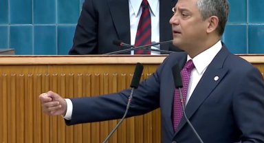Özgür Özel'den TBMM'de ilk grup, 'YENİ' mesaj