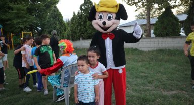 Sakarya'da 'Mutluluk Tırı' mahalle mahalle geziyor