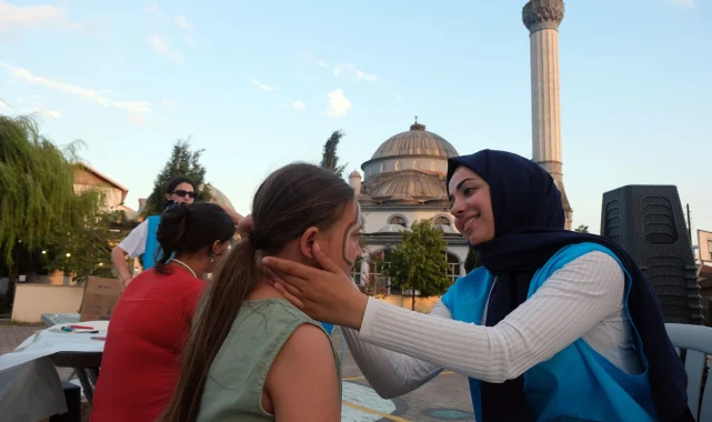 Sakarya'nın mahallelerinde Yeniköylü çocuklar neşelendirildi