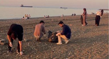 Trabzon'da Gençlik Meclisi'nden Ayasofya sahilinde çevre temizliği