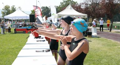 Triathle yarışları Bursa Osmangazi'de nefes kesti