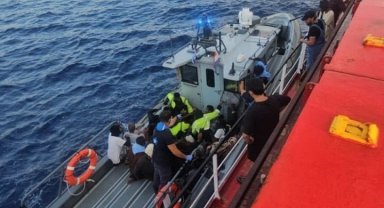 Türk bayraklı gemi 48 düzensiz göçmeni kurtardı