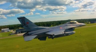 Türk F-16'ları Estonya semalarında