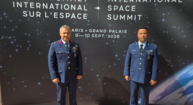 Alper Gezeravcı Paris'te Uluslararası Uzay Zirvesi'nde Türkiye'yi temsil etti