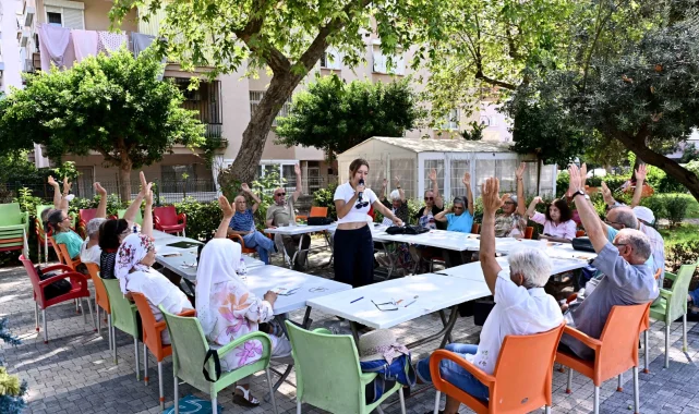 Alzheimer farkındalığı için Muratpaşa'da yaşlı evlerinde buluşuldu