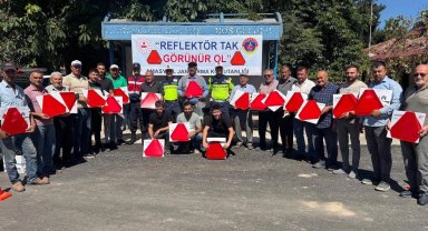 Amasya'da traktör sürücülerine reflektör uyarısı