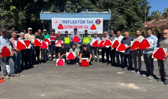 Amasya'da traktör sürücülerine reflektör uyarısı