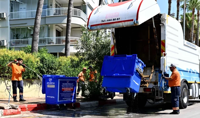 Antalya Muratpaşa'da konteynerler temizleniyor
