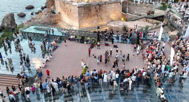Antalya'da 2 bin yıllık atmosferde sanat ve manzara buluştu