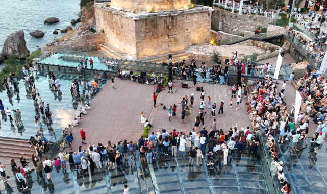 Antalya'da 2 bin yıllık atmosferde sanat ve manzara buluştu