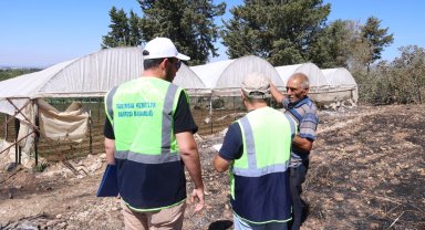 Antalya'da Büyükşehir ekipleri yangının izlerini silmek için sahada