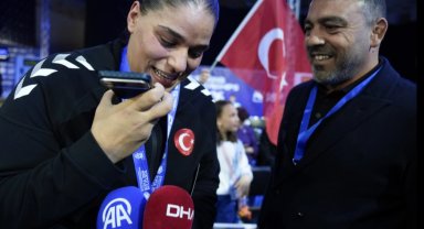 Avrupa şampiyonu milli boksöre Cumhurbaşkanı Erdoğan'dan tebrik