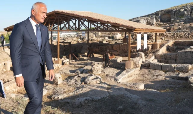 Bakan Mehmet Nuri Ersoy'dan Perre Antik Kenti'ne yakın takip