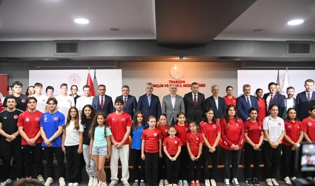 Balıkesir'de gençler denizle buluşuyor