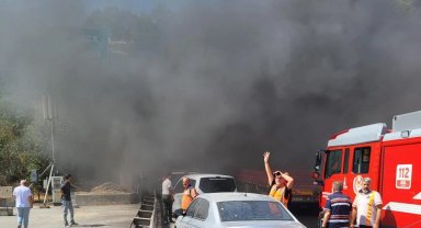 Bayraklı Tünelleri'ndeki tır yangını kısa sürede söndürüldü
