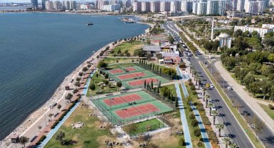 Bostanlı'daki iki padel kortunda sona doğru