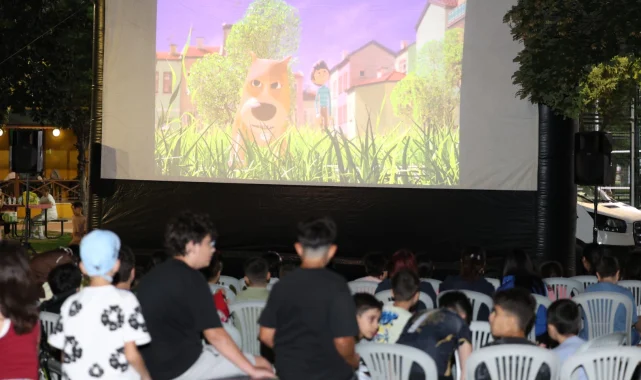 Bursa Osmangazi'de yaz akşamları film gösterimleriyle renkleniyor
