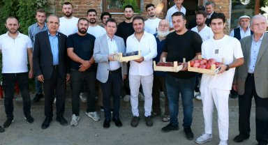 Bursa Osmangazi'de Yigitali Mahallesi'nde Başkan Aydın'a sevgi seli