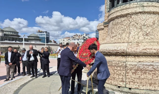 CHP İstanbul Taksim'de buluştu... Gürsel Tekin'den 9 Eylül'de Anıtkabir daveti