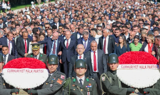 CHP'nin 103. kuruluş yıl dönümünde Anıtkabir'de anlamlı tören