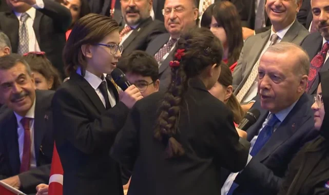 Cumhurbaşkanı Erdoğan'dan çocuklara türkü sürprizi... "Çayelinden Öteye"ye eşlik etti