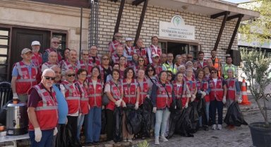 Denizli'de gençler ve büyükler el ele temizlik seferberliği