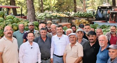 Denizli'de üreticinin karpuzu ihtiyaç sahibine ulaştırılıyor