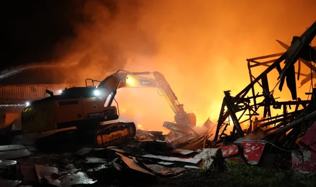 Düzce'de kapı ve mutfak üretim fabrikasında yangın