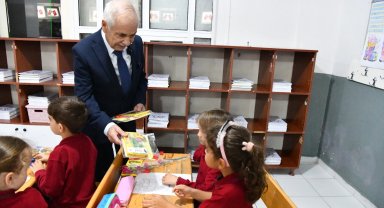 Edirne Keşan'da minik öğrencilere kırtasiye desteği