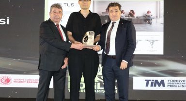 Ezber Bozan tasarımlar yaptılar ödülleri kazandılar
