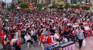 Filenin Sultanları'nın Avrupa Şampiyonluğu Maltepe'de dev ekranda kutlandı