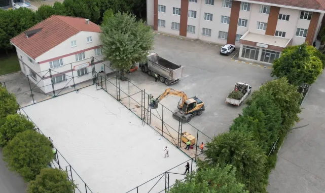 İnegöl'de Mediha Hayri Çelik Fen Lisesi'ne semt sahası