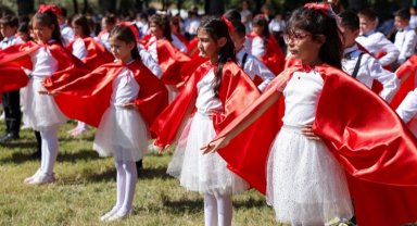 İzmir Aliağa'da eğitim öğretim yılı törenle başladı