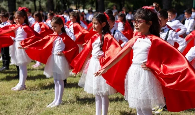 İzmir Aliağa'da eğitim öğretim yılı törenle başladı